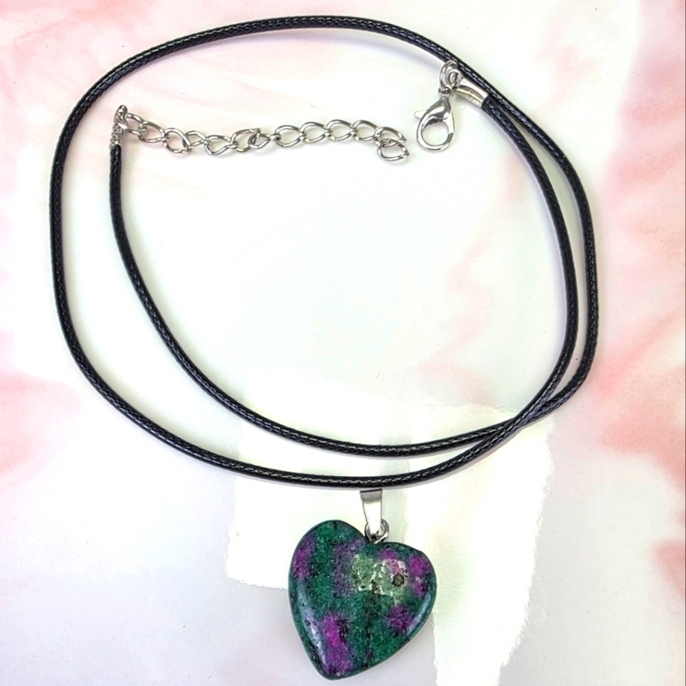 Natural Stone Heart Pendant Necklace​